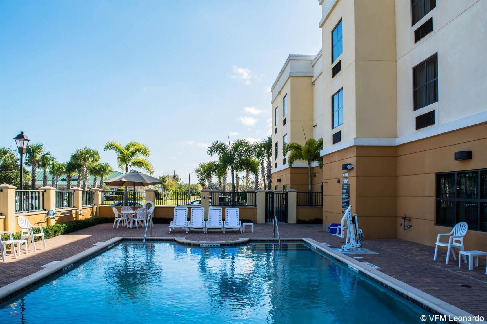 Comfort Suites Vero Beach I-95 Exteriör bild