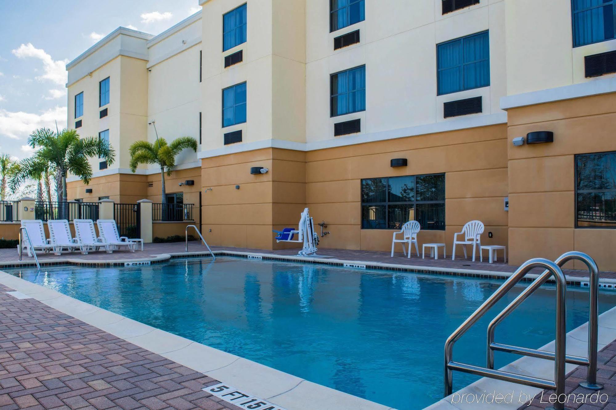 Comfort Suites Vero Beach I-95 Exteriör bild